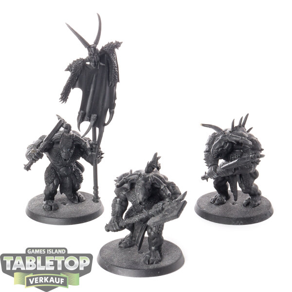 Beasts of Chaos - 3x Bullgors - grundiert