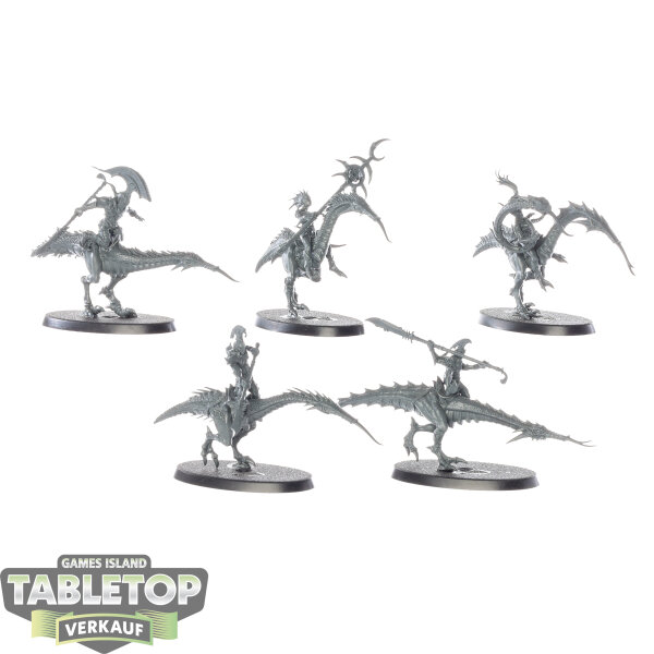 Hedonites of Slaanesh - 5 Hellstriders - teilweise gebaut