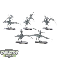 Hedonites of Slaanesh - 5 Hellstriders - teilweise gebaut