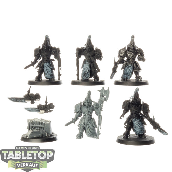 Adeptus Custodes - 5 Custodian Wardens - teilweise bemalt