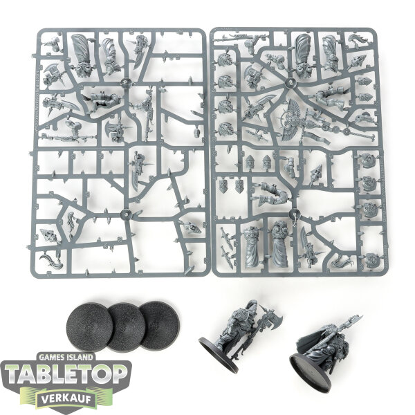 Adeptus Custodes - 5x Custodian Wardens - teilweise gebaut