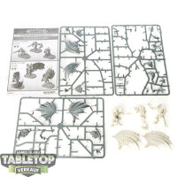 Flesh-eater Courts - 3 Crypt Flayers - teilweise gebaut