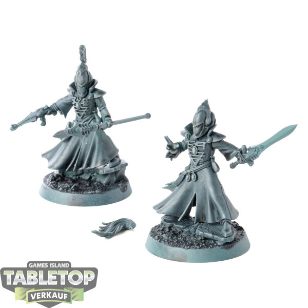 Aeldari - 2 Warlocks - grundiert