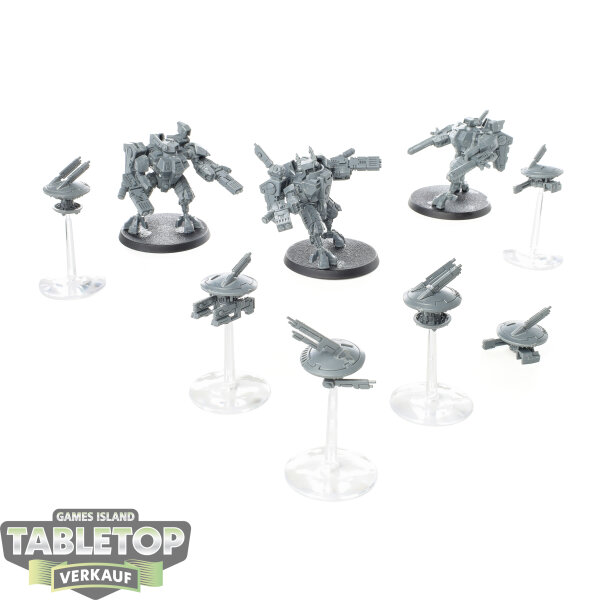 Tau Empire - 3 XV8 Crisis Battlesuit Team - unbemalt