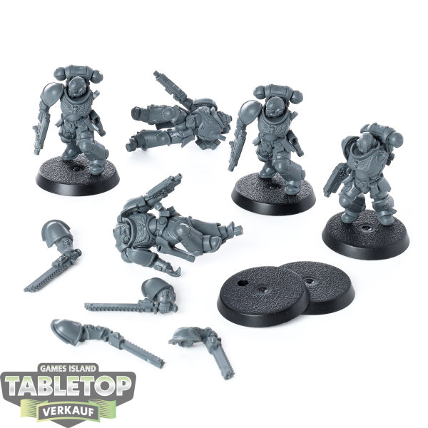 Space Marines - 5 Assault Intercessor Squad - teilweise gebaut