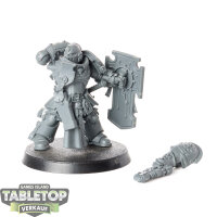 Space Marines - Lieutenant with Storm Shield - unbemalt