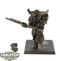 Beastmen Brayherds - Minotaur with Great Weapon -...