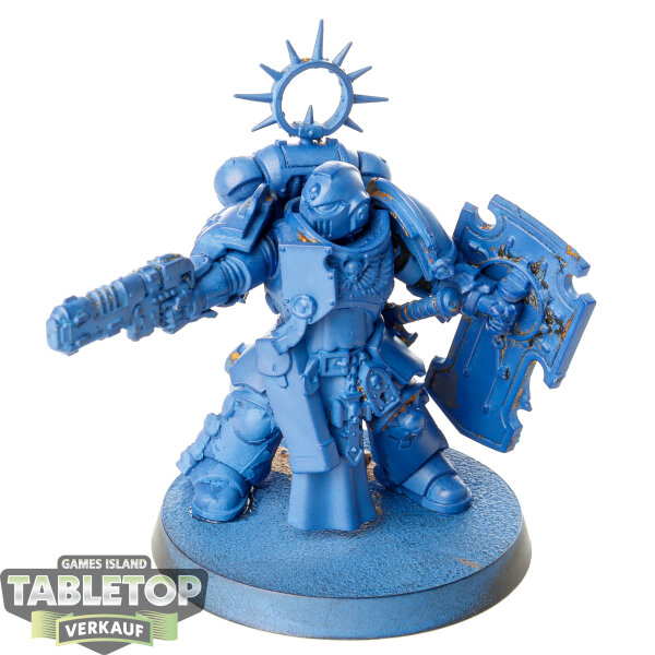 Space Marines - Lieutenant with Storm Shield - grundiert