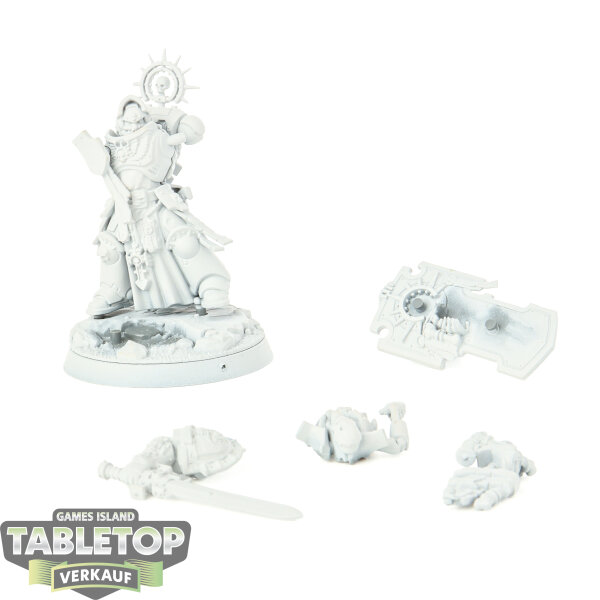 Space Marines - Captain with Relic Shield - grundiert
