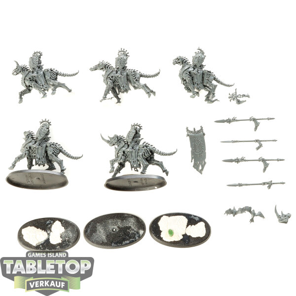 Ossiarch Bonereapers - 5x Kavalos Deathriders - unbemalt