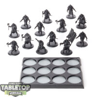 Stark - 13 Umber Berserkers - grundiert