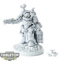 Space Marines - Apothecary Biologis - grundiert