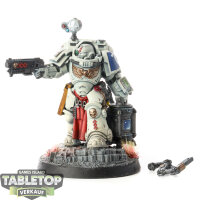 Space Marines - Apothecary - bemalt