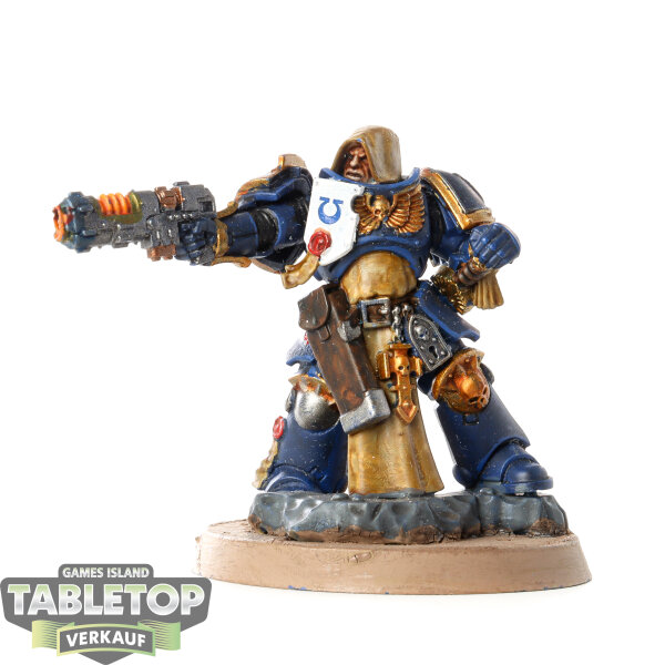 Space Marines - lieutenant - bemalt