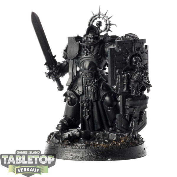 Space Marines - Captain with Relic Shield - grundiert