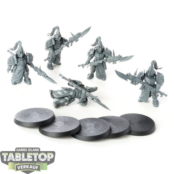 Adeptus Custodes - 5x Custodian Wardens - unbemalt
