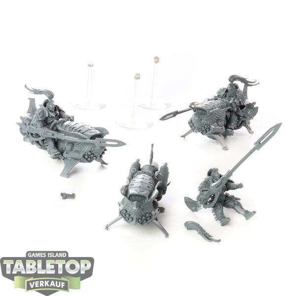 Adeptus Custodes - 3x Vertus Praetors - unbemalt