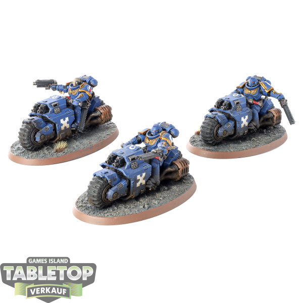 Space Marines - 3x Outriders - bemalt