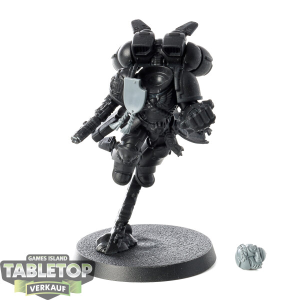 Space Marines - Captain with Jump Pack - teilweise bemalt