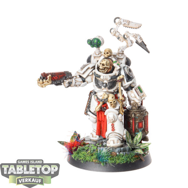 Space Marines - Apothecary Biologis - Mortifactors - bemalt
