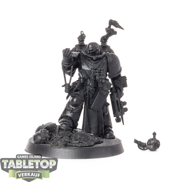 Space Marines - Apothecary - grundiert