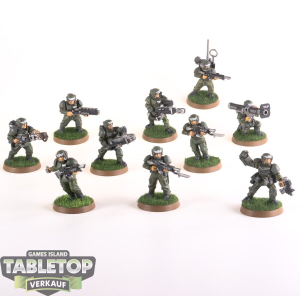 Astra Militarum - 10 Veteran Guardsmen klassisch - bemalt