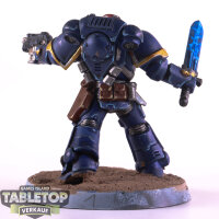 Space Marines - Primaris Lieutenant with Power Sword - gut bemalt