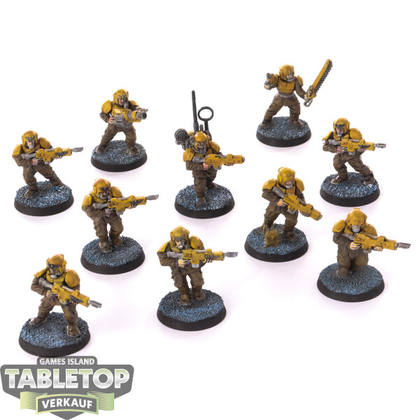 Astra Militarum - 10 x Cadian Shock Troops klassisch - bemalt