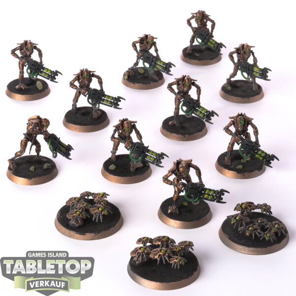 Necrons - 10 Necron Warriors & 3 Scarabs - bemalt