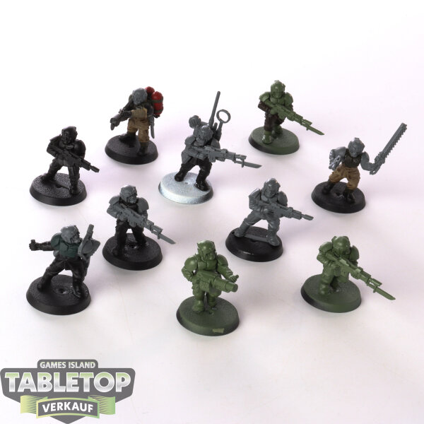 Astra Militarum - 10 x Cadian Shock Troops klassisch - teilweise bemalt