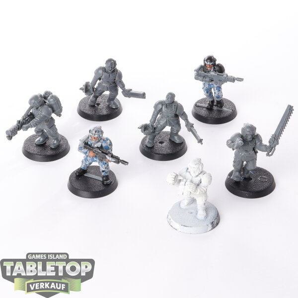 Astra Militarum - 7 x Cadian Shock Troops klassisch - teilweise bemalt