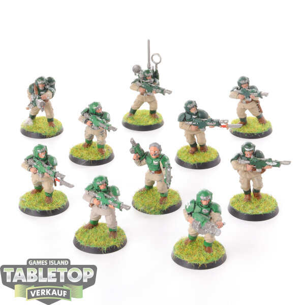 Astra Militarum - 10 Cadian Shock Troops klassisch - bemalt