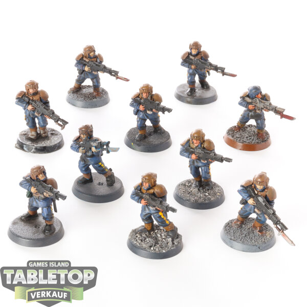 Astra Militarum - 10 - Cadian Shock Troops Classic - bemalt