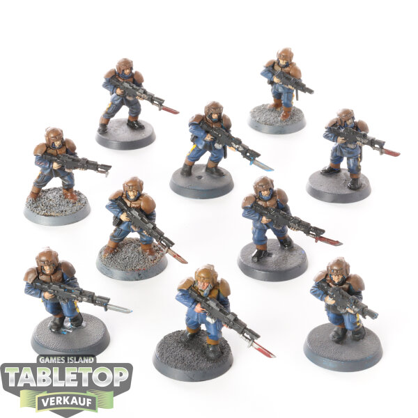 Astra Militarum - 10 - Cadian Shock Troops Classic - bemalt