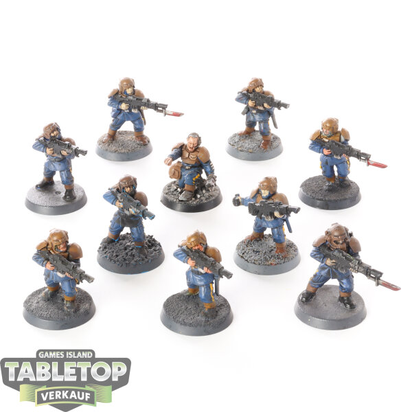 Astra Militarum - 10 - Cadian Shock Troops Classic - bemalt