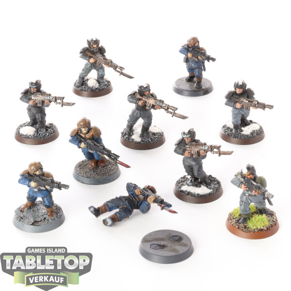 Astra Militarum - 10 - Cadian Shock Troops Classic - bemalt