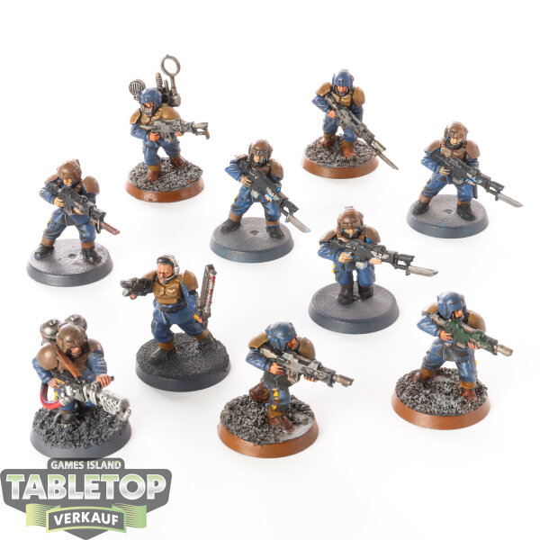 Astra Militarum - 10 - Cadian Shock Troops Classic - bemalt