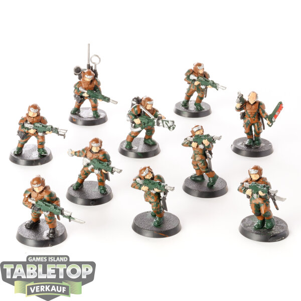 Astra Militarum - 10 x Cadian Shock Troops klassisch - bemalt