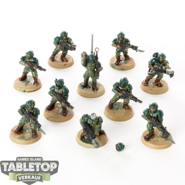 Astra Militarum - 10 - Cadian Shock Troops Classic - bemalt