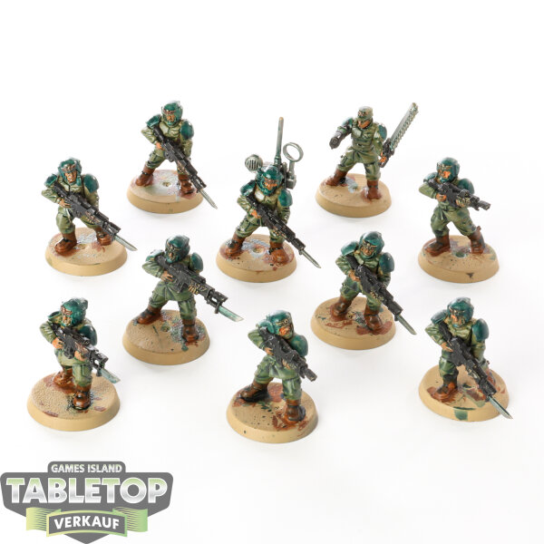 Astra Militarum - 10 - Cadian Shock Troops Classic - bemalt