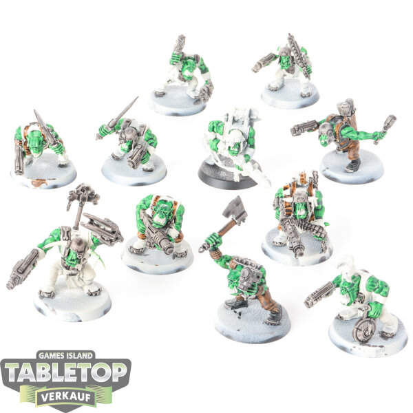 Orks - 11 x Ork Boyz - teilweise bemalt