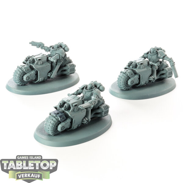 Space Wolves - 3 x Outriders - grundiert