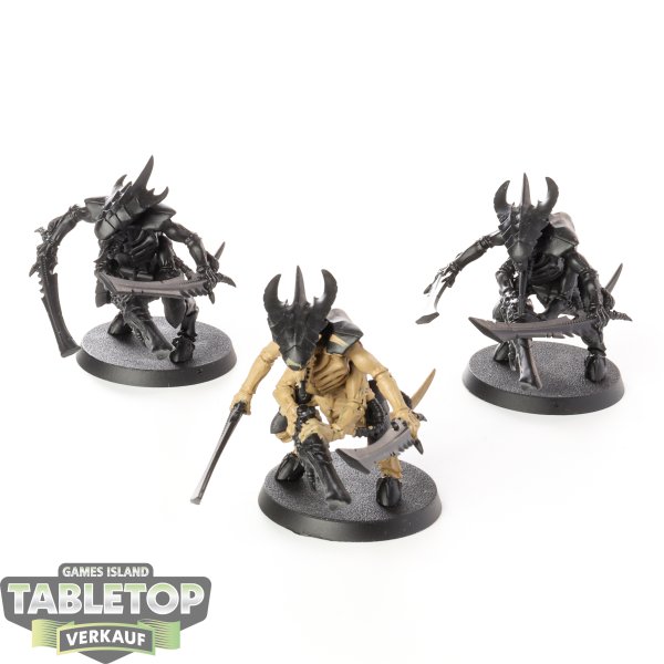 Tyraniden - 5 - Tyranid Warriors - grundiert