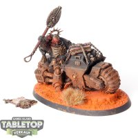 Black Templars - 1 Primaris Chaplain auf Bike - gut bemalt