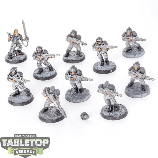 Astra Militarum - 10 x Cadian Shock Troops klassisch - bemalt