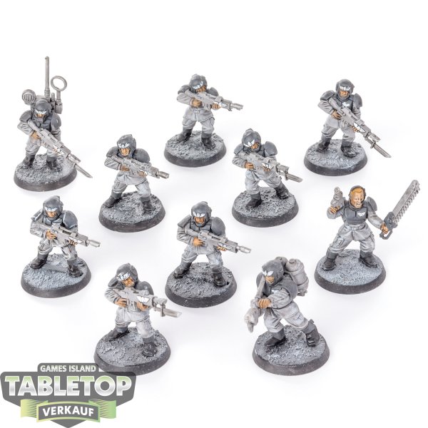 Astra Militarum - 10 x Cadian Shock Troops klassisch - bemalt