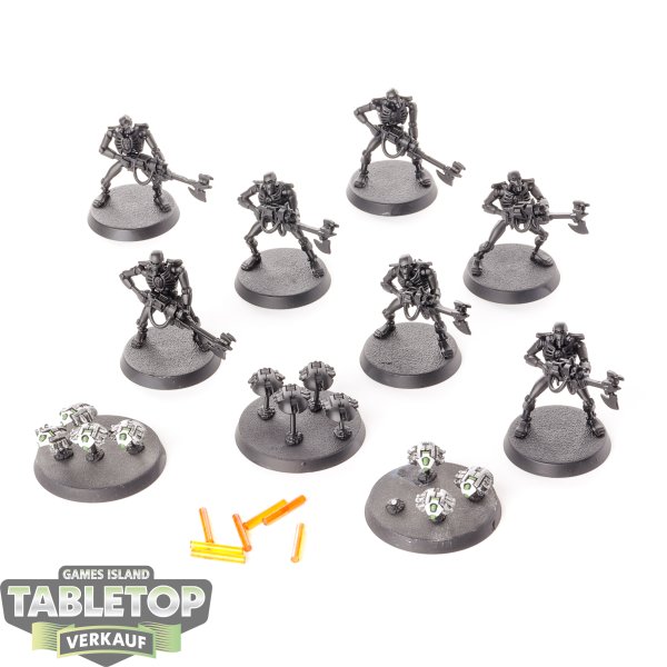 Necrons - 6 x Necron Warriors & 3 x Scarabs klassisch - grundiert