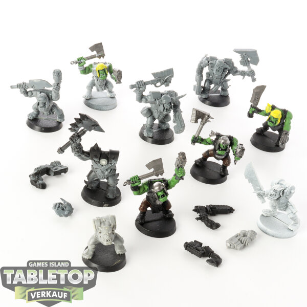 Orks - 9 x Diverse Orks - teilweise bemalt