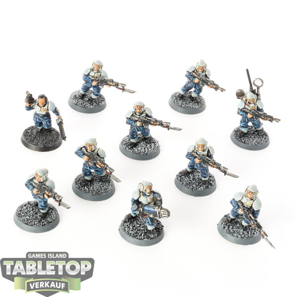 Astra Militarum - 10 x Cadian Shock Troops klassisch - bemalt