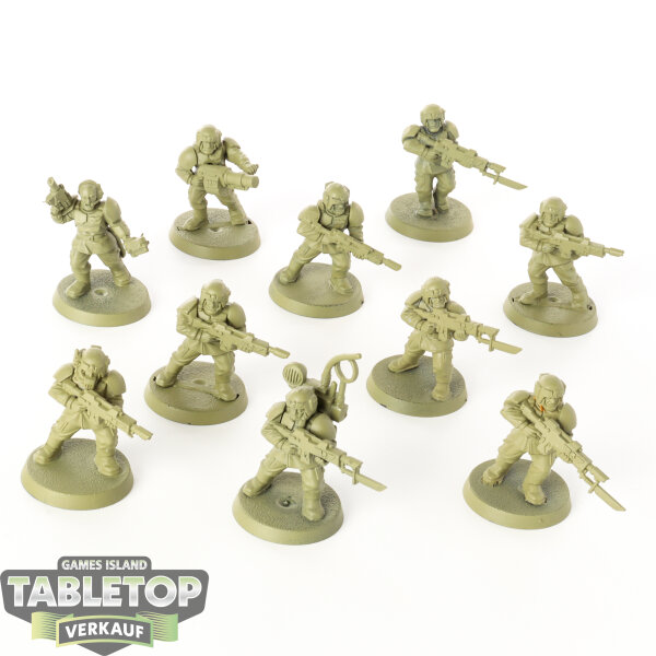 Astra Militarum - 10 x Cadian Shock Troops klassisch - grundiert